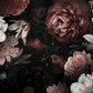 Dunkle Fototapete mit großen Blumen auf Leinwand „Nachtblüte“