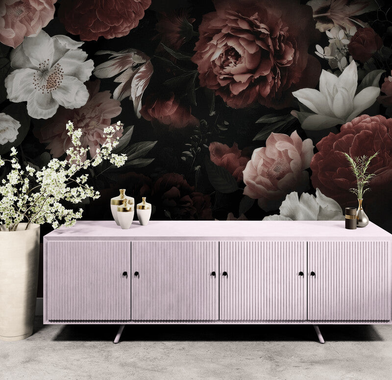 Dunkle Fototapete mit großen Blumen auf Leinwand „Nachtblüte“