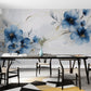 Temporäre Fototapete mit großen blauen Blumen, florales Wandmotiv „Große Vergissmeinnicht“
