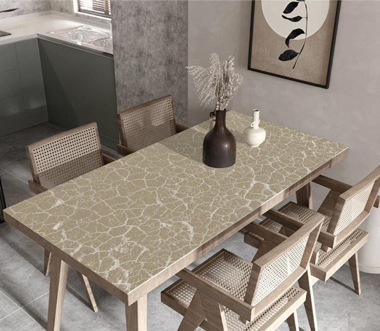 Wasserfeste Tischdecke in Lederoptik mit abstraktem Print, Tischfolie „Beige“