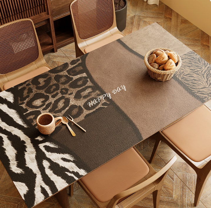 Stylische PVC-Tischdecke mit Tiermotiven „Safari“