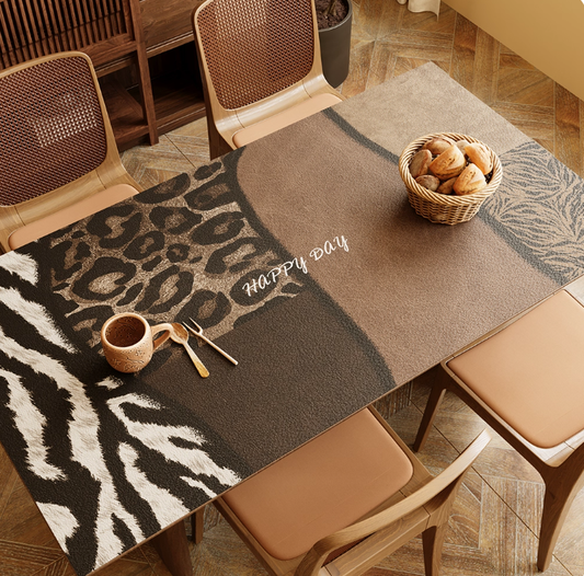 Stylische PVC-Tischdecke mit Tiermotiven „Safari“