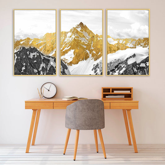 Mehrteiliges Wandbild mit goldenen Bergen auf Leinwand, 3er-Set Wandkunst mit Bergmotiven in schwebendem goldenen Rahmen, asiatische Naturwandkunst als Geschenk