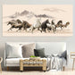 Großes gerahmtes Wandbild mit Pferdeherde, Wanddekoration mit Tiermotiv im Floater-Rahmen, druckbares Western-Leinwandbild, Leinwanddruck mit Bergen